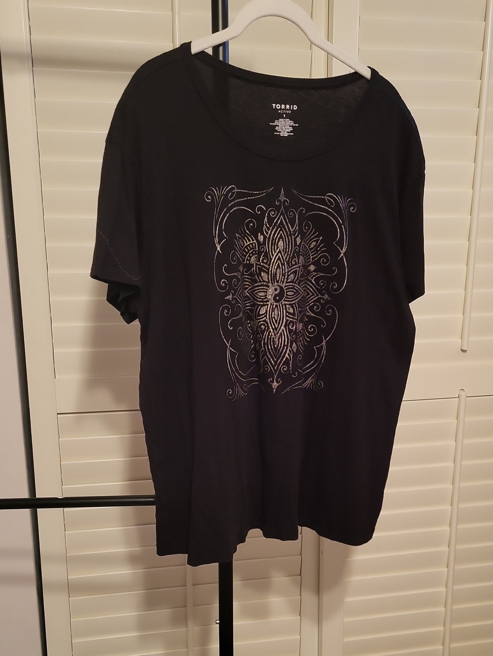 torrid Black Tee with Silver Metallic Mandala Graphic 25" X 27"